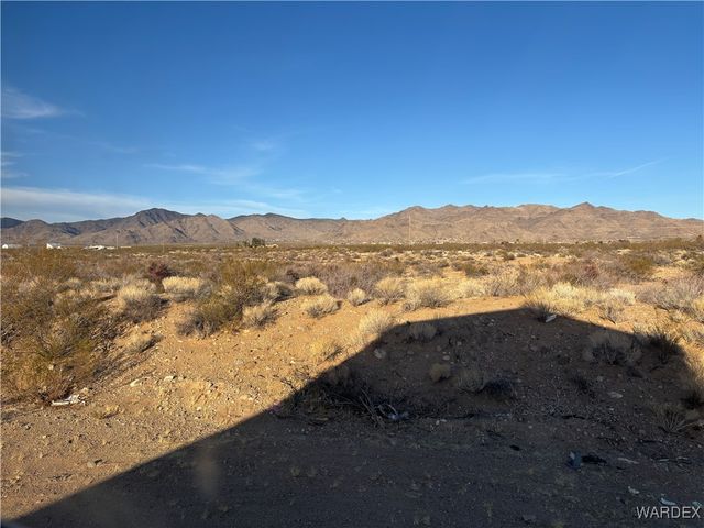 3676 N Avra Road, Golden Valley, AZ 86413