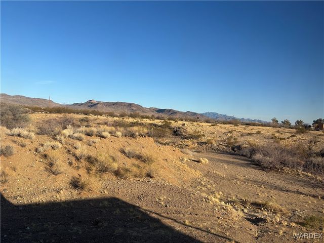 3676 N Avra Road, Golden Valley, AZ 86413