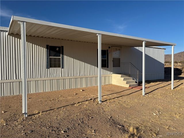 3676 N Avra Road, Golden Valley, AZ 86413