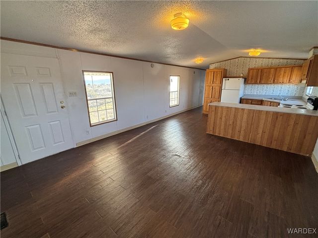 3676 N Avra Road, Golden Valley, AZ 86413