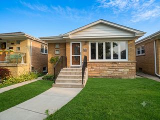 7520 W Carmen Avenue, Harwood Heights, IL 60706