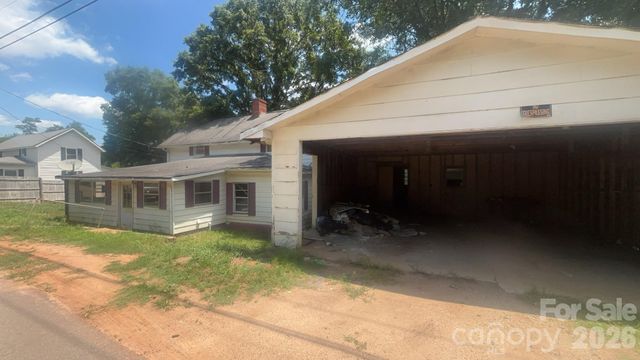 197 Main Street, Henrietta, NC 28076