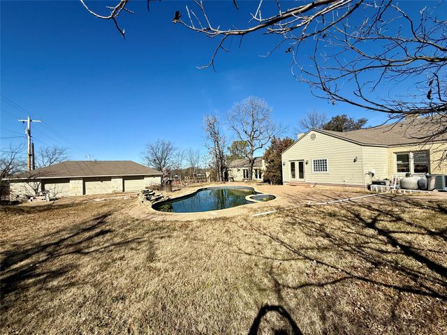 720 E Leslie Street, Hamilton, TX 76531