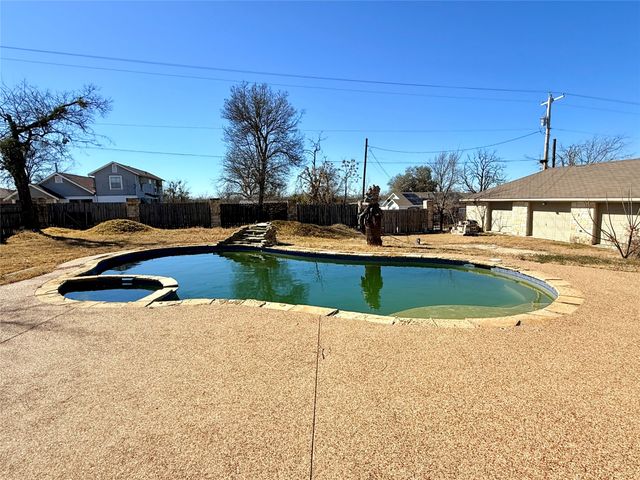 720 E Leslie Street, Hamilton, TX 76531