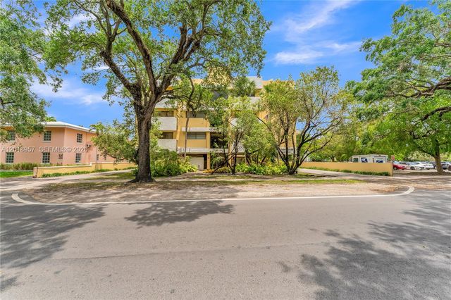 525 Coral Way 402, Coral Gables, FL 33134