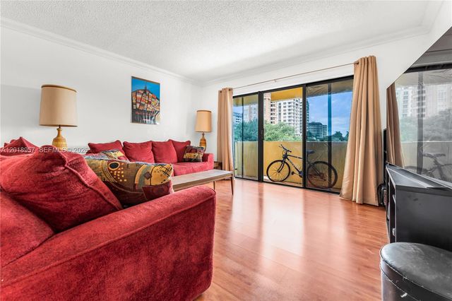 525 Coral Way 402, Coral Gables, FL 33134