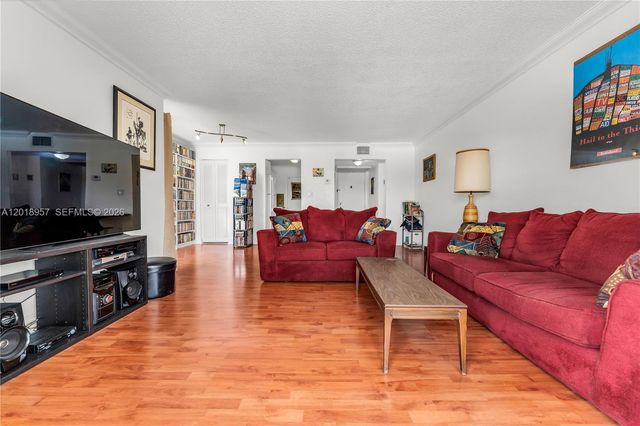525 Coral Way 402, Coral Gables, FL 33134