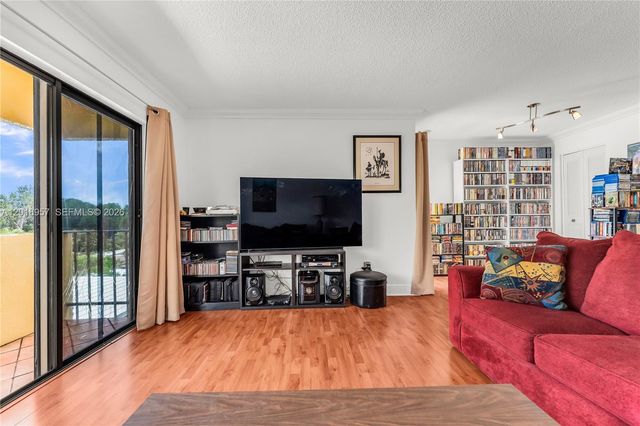 525 Coral Way 402, Coral Gables, FL 33134