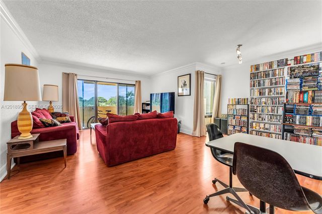 525 Coral Way 402, Coral Gables, FL 33134