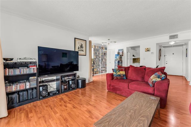 525 Coral Way 402, Coral Gables, FL 33134