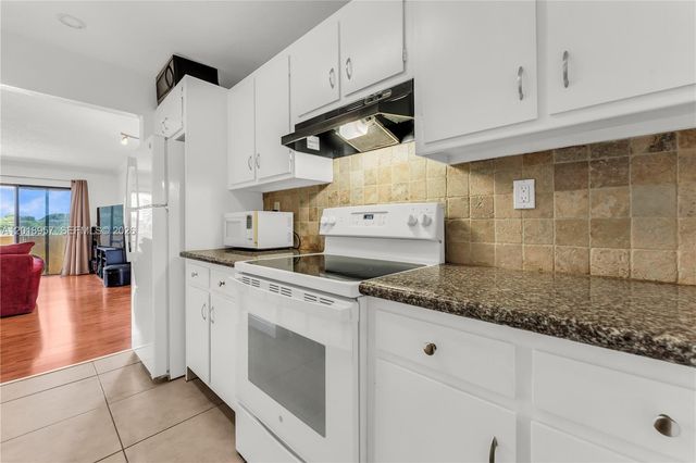525 Coral Way 402, Coral Gables, FL 33134