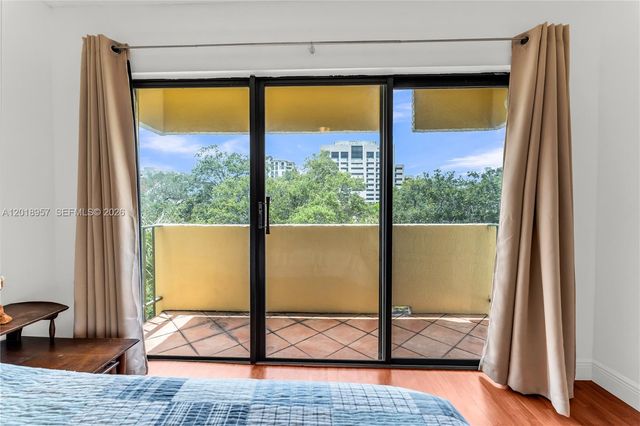 525 Coral Way 402, Coral Gables, FL 33134