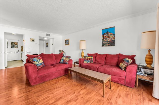 525 Coral Way 402, Coral Gables, FL 33134