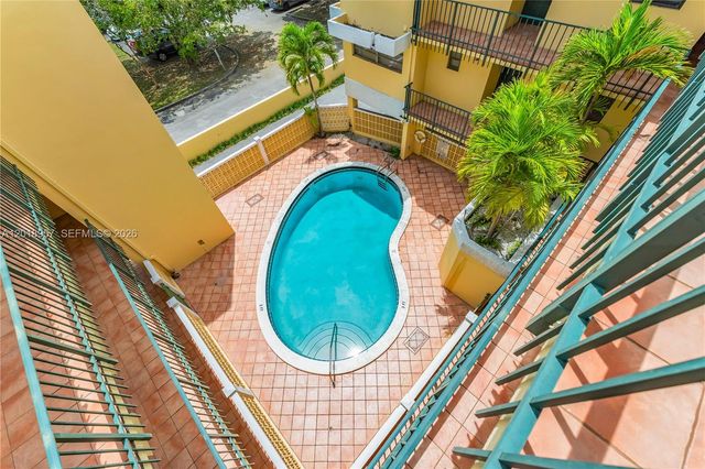 525 Coral Way 402, Coral Gables, FL 33134