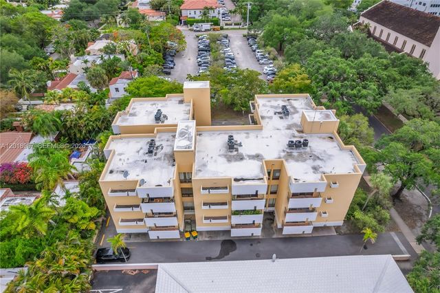 525 Coral Way 402, Coral Gables, FL 33134