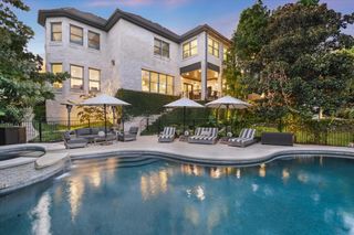 2201 Far Gallant DR, Austin, TX 78746