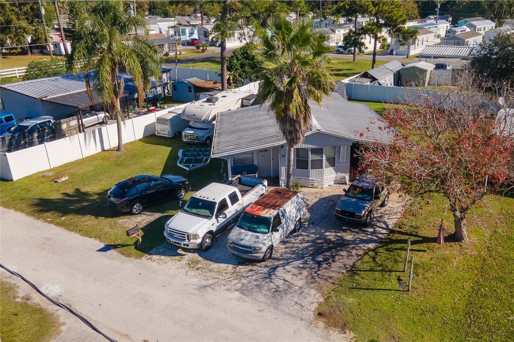 Image 7 of property listing at 2753 BURROWS AVENUE, Kissimmee, FL 34744