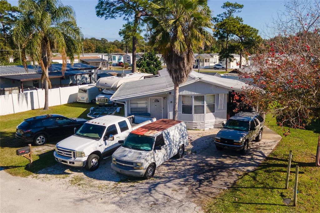 Image 8 of property listing at 2753 BURROWS AVENUE, Kissimmee, FL 34744