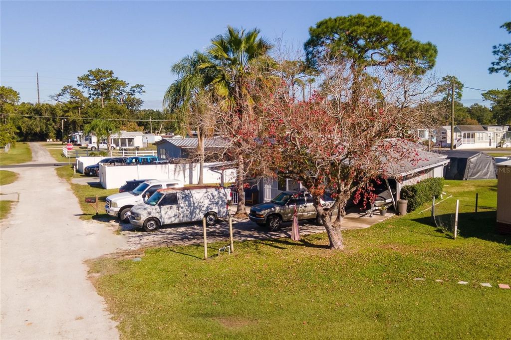 Image 9 of property listing at 2753 BURROWS AVENUE, Kissimmee, FL 34744