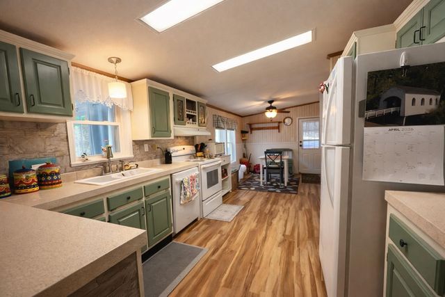 41 Thrush Lane, Lyndon, VT 05851