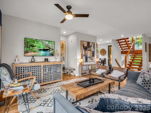 80 Richland Street, Asheville, NC 28806