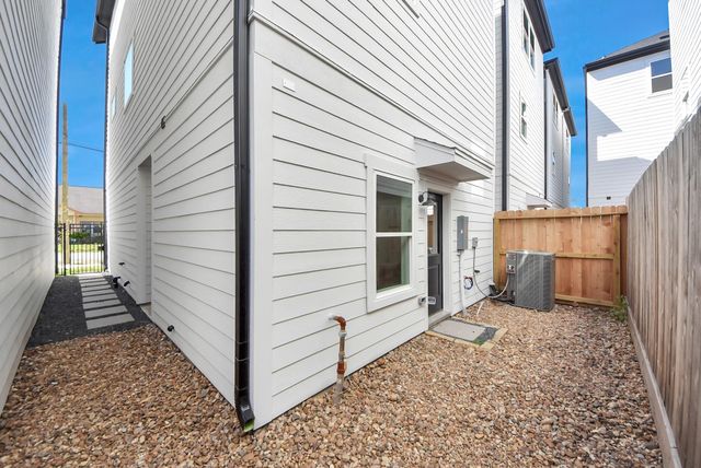 4814 Cochran Street, Houston, TX 77009