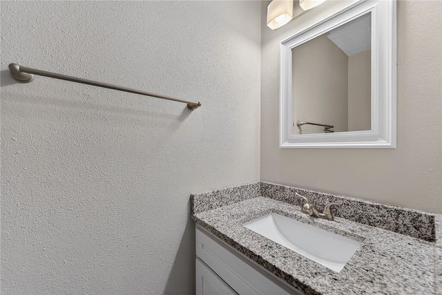 2103 N East Oaks Drive, Fayetteville, AR 72703