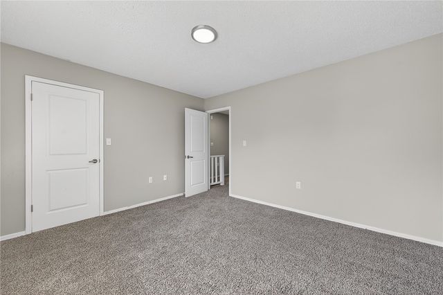 2103 N East Oaks Drive, Fayetteville, AR 72703