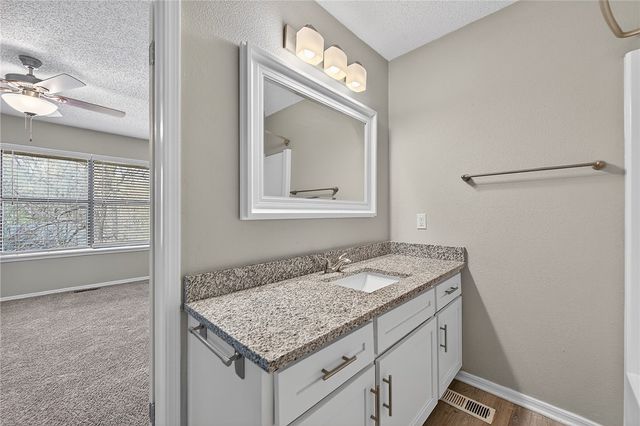 2103 N East Oaks Drive, Fayetteville, AR 72703