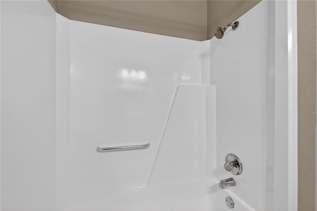 2103 N East Oaks Drive, Fayetteville, AR 72703