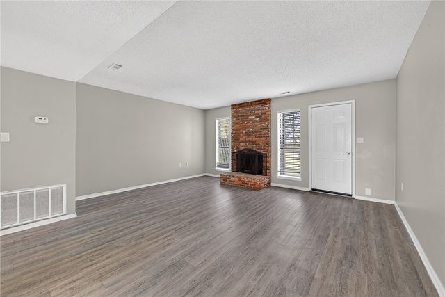 2103 N East Oaks Drive, Fayetteville, AR 72703