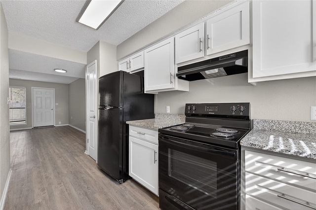 2103 N East Oaks Drive, Fayetteville, AR 72703