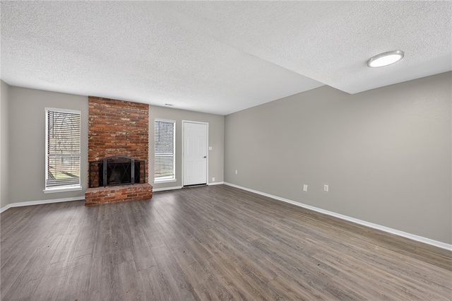 2103 N East Oaks Drive, Fayetteville, AR 72703