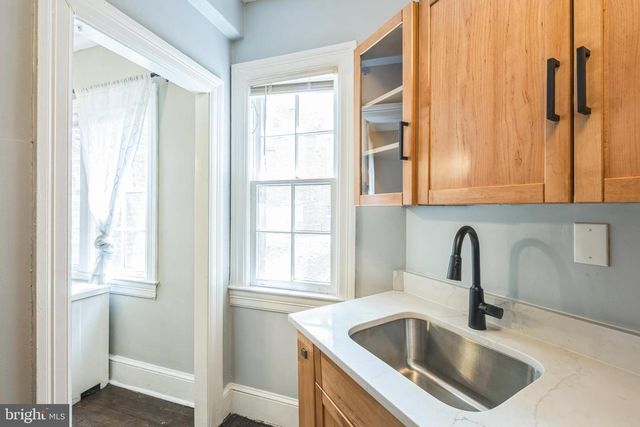 208 FARRAGUT ST NW #104, Washington, DC 20011