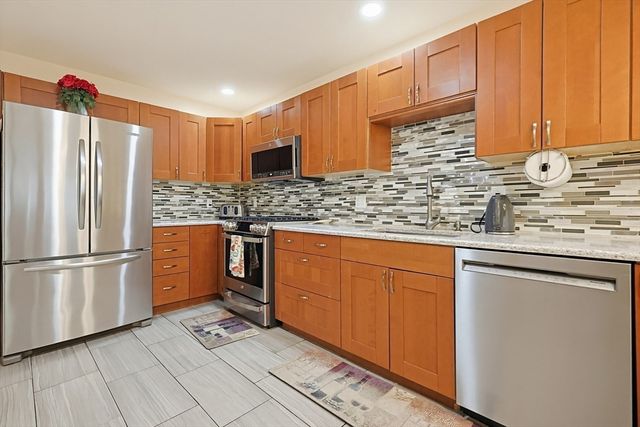 81 Arrowhead Cir 81, Ashland, MA 01721