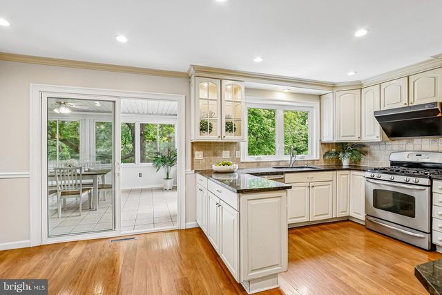 6 INDIAN RUN RD, Princeton Junction, NJ 08550