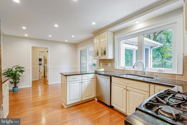 6 INDIAN RUN RD, Princeton Junction, NJ 08550
