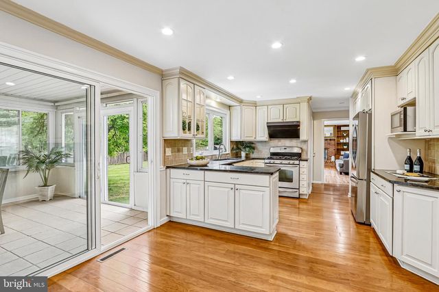 6 INDIAN RUN RD, Princeton Junction, NJ 08550