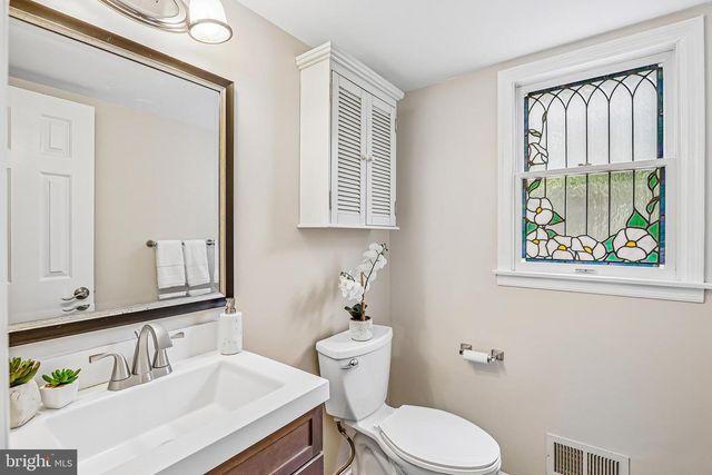 6 INDIAN RUN RD, Princeton Junction, NJ 08550