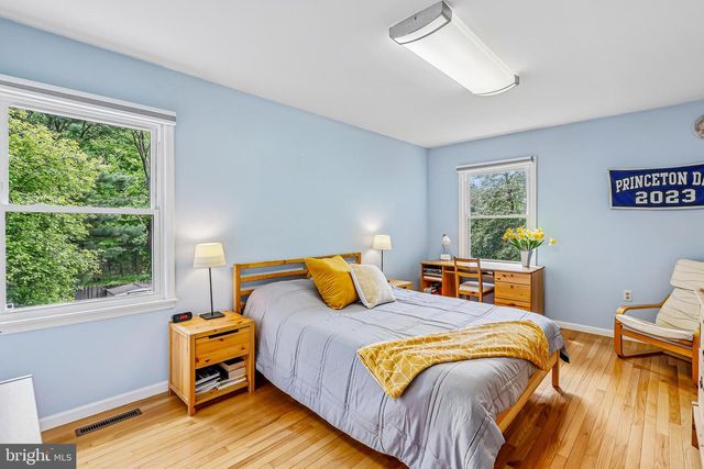6 INDIAN RUN RD, Princeton Junction, NJ 08550