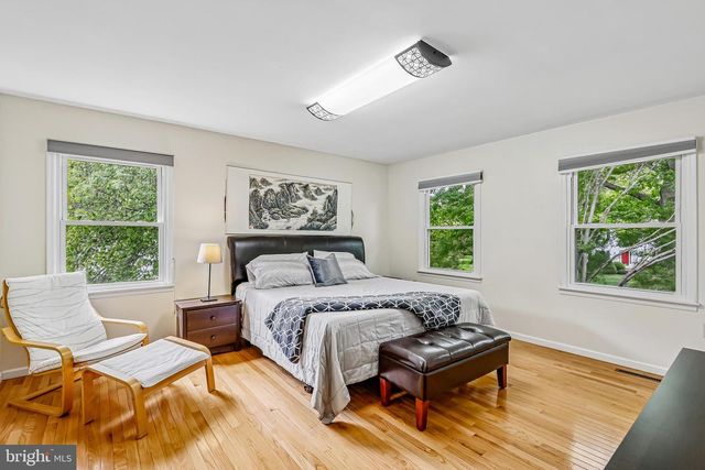 6 INDIAN RUN RD, Princeton Junction, NJ 08550