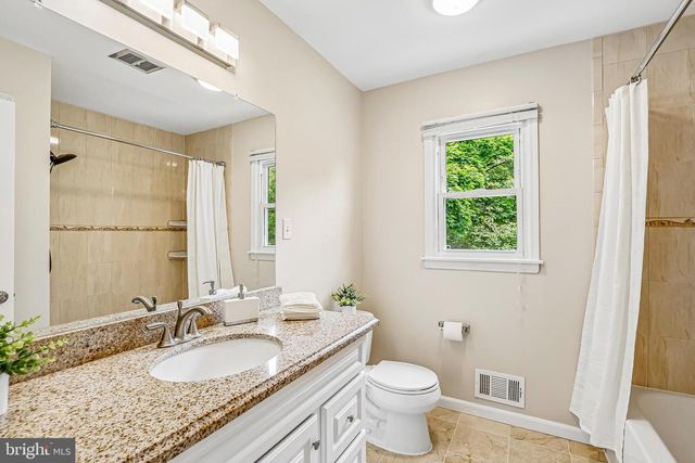 6 INDIAN RUN RD, Princeton Junction, NJ 08550