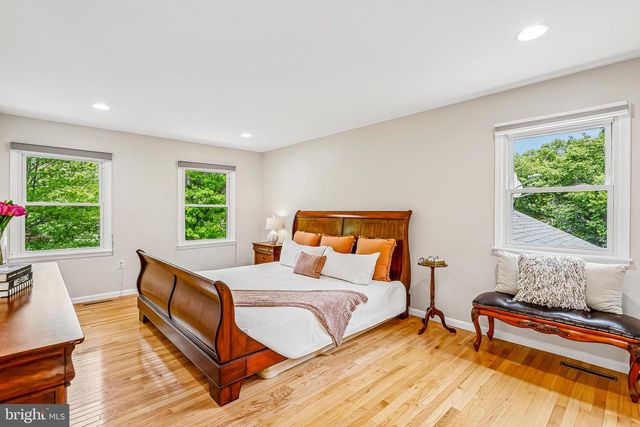 6 INDIAN RUN RD, Princeton Junction, NJ 08550