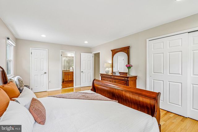 6 INDIAN RUN RD, Princeton Junction, NJ 08550