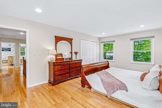 6 INDIAN RUN RD, Princeton Junction, NJ 08550