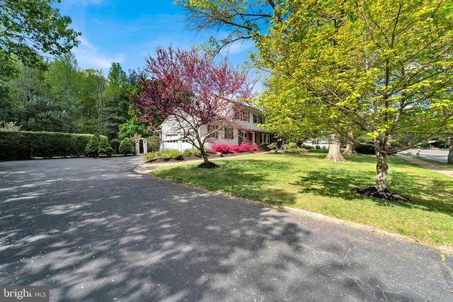 6 INDIAN RUN RD, Princeton Junction, NJ 08550