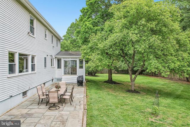 6 INDIAN RUN RD, Princeton Junction, NJ 08550