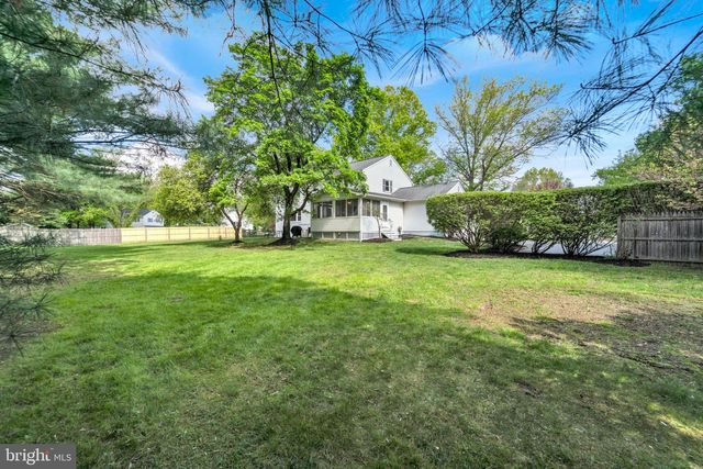 6 INDIAN RUN RD, Princeton Junction, NJ 08550