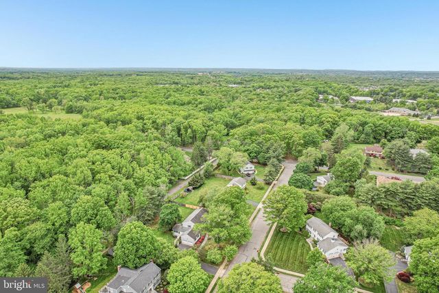 6 INDIAN RUN RD, Princeton Junction, NJ 08550