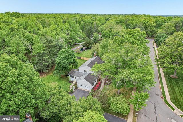 6 INDIAN RUN RD, Princeton Junction, NJ 08550